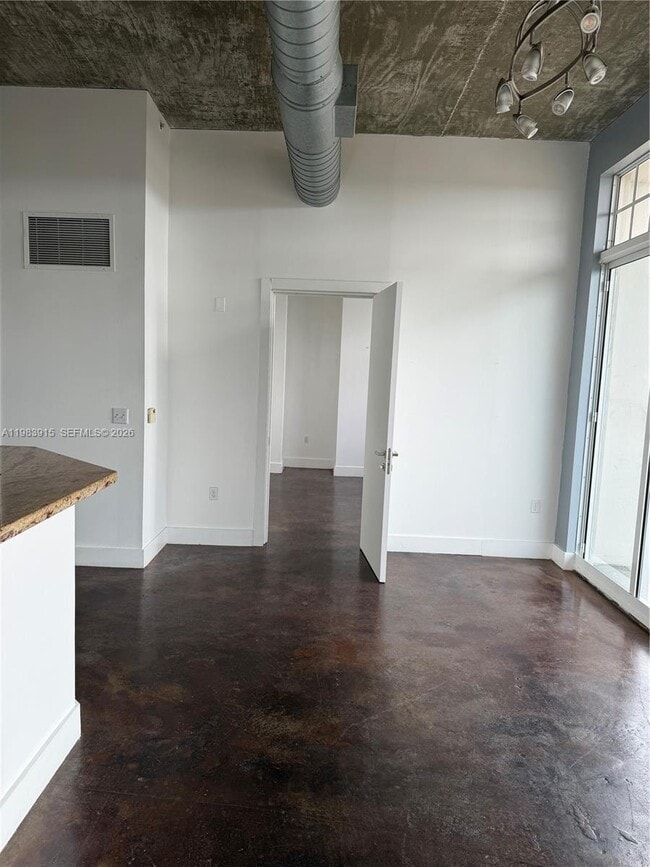 Building Photo - 1791 NE Miami Gardens Dr