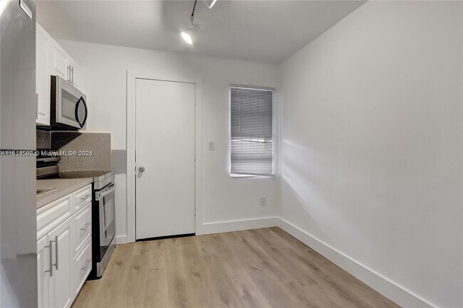 Building Photo - 2550 NW 68th St