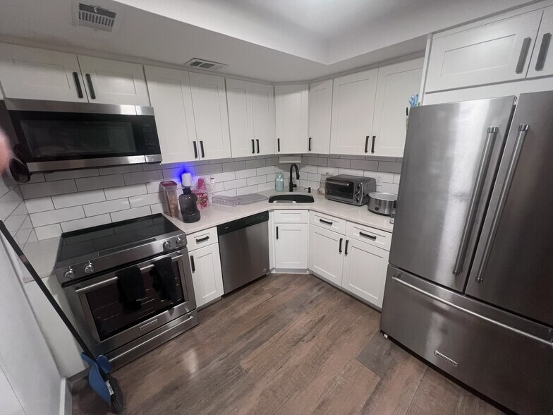 Kitchen - 59 College Dr