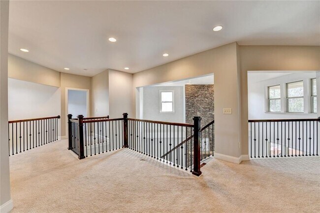 Building Photo - 2540 Maple Ridge Ln