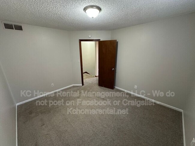 Building Photo - 225 Ottawa St