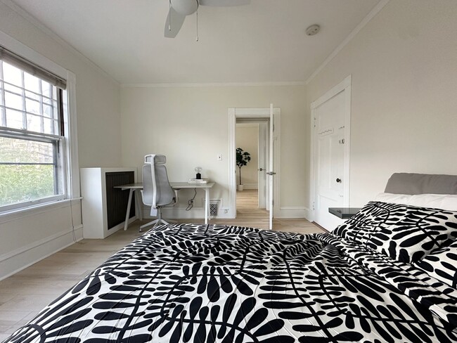 Building Photo - 71 Gardner St