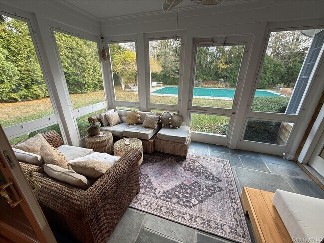 Building Photo - 2465 Fairway Dr