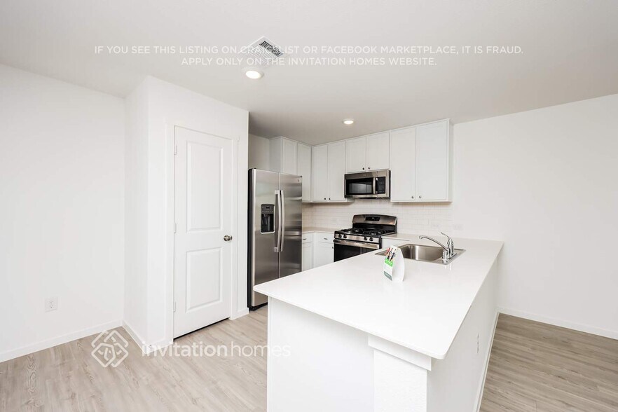 Building Photo - 2407 Fleming Dr