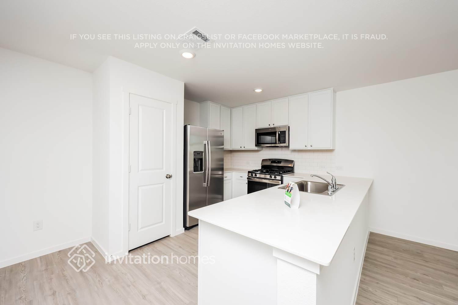 Building Photo - 2411 Fleming Dr