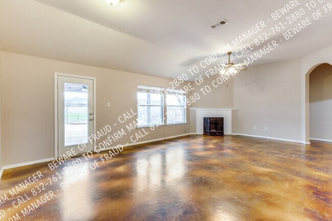 Building Photo - 815 Hickory St