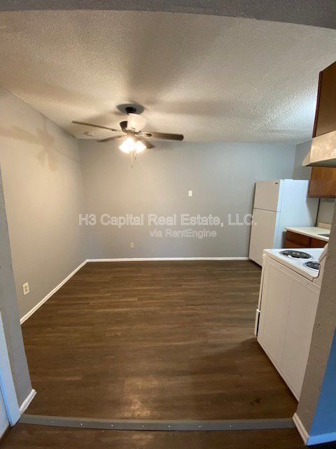 Building Photo - 400 George St