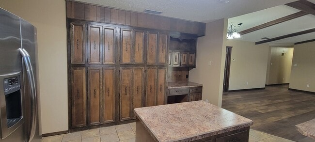 Building Photo - LARGE 3 BEDROOM HOME IN NORTHEAST CLOVIS