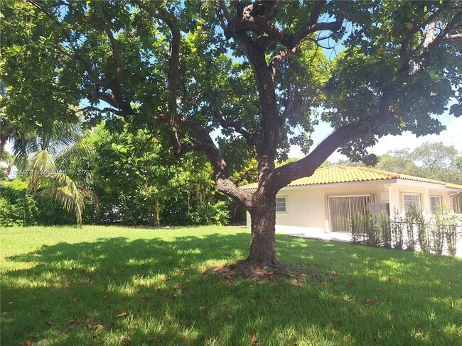 Building Photo - 5600 SW 64th Pl