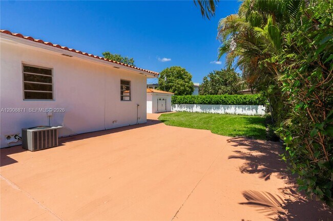 Building Photo - 3021 Coconut Grove Dr