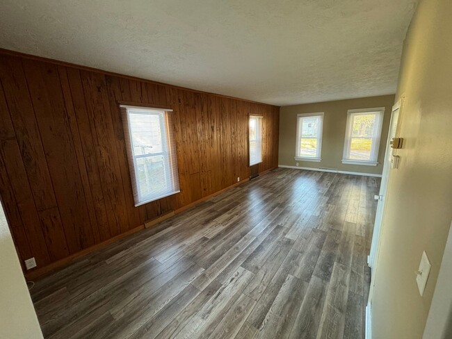 Building Photo - 3 Bedroom Rental in Hamilton School Distri...