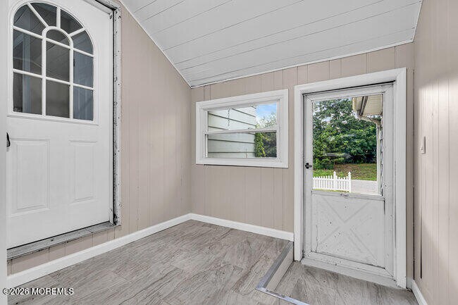 Building Photo - 150 Farm St