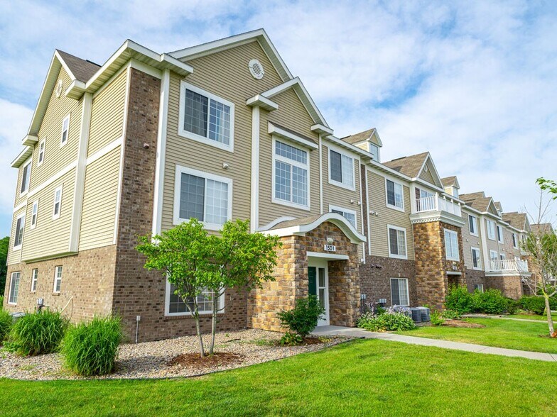 Colonial Pointe at Fairview Apartments Bellevue, NE Apartment Finder
