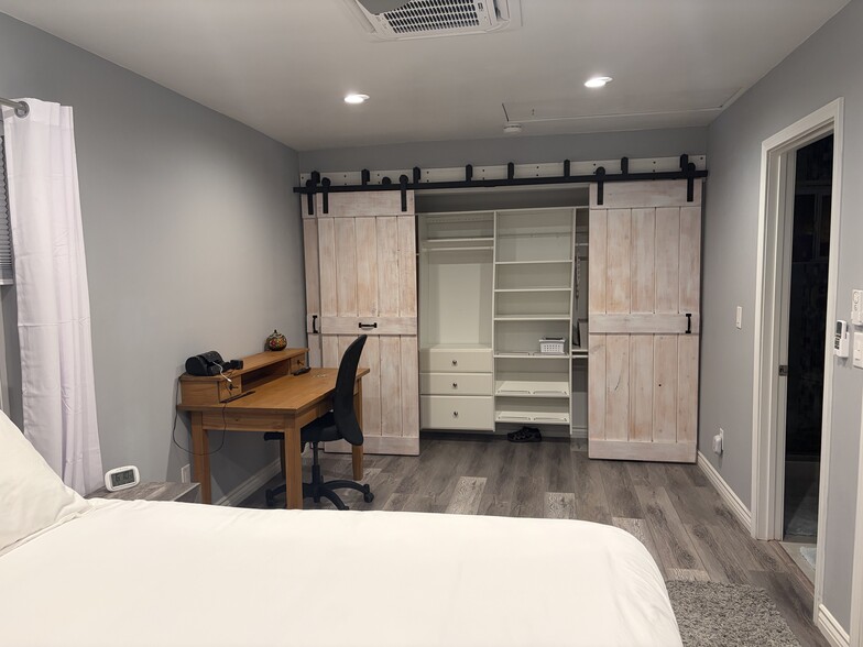 Building Photo - 4837 Gardena Ave