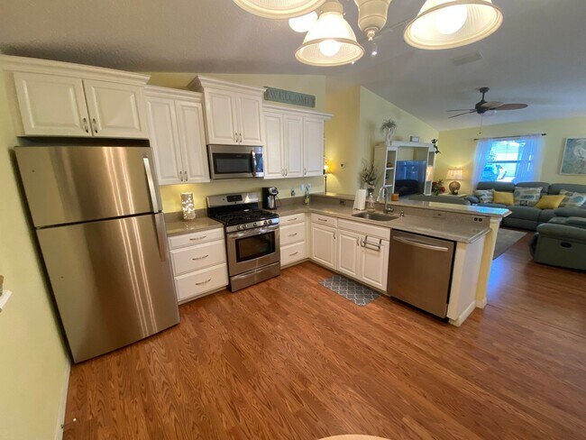 Building Photo - Location, Location, Location - ANNUAL LEASE in the Village of Belvedere