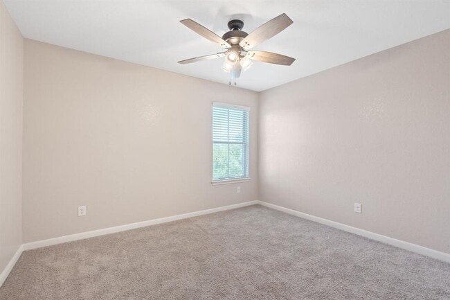 Building Photo - 307 Parkside Dr