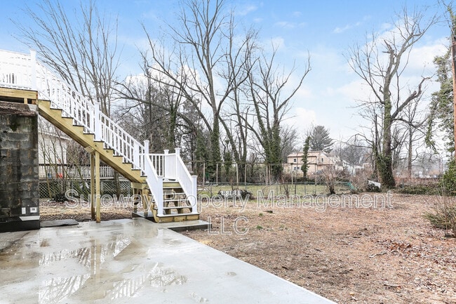 Building Photo - 300 Monroe Ave