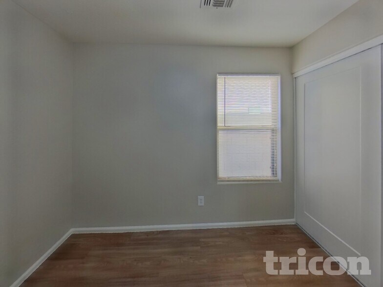 Building Photo - 40399 W Thornberry Ln