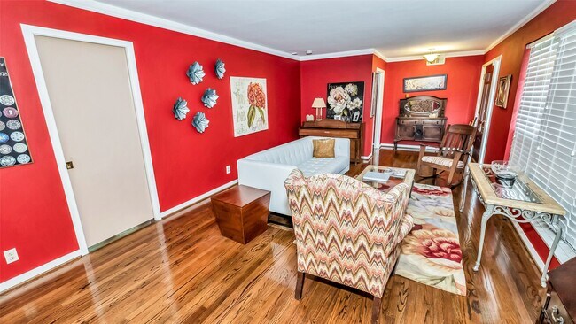 Building Photo - 7919 Montglen Dr