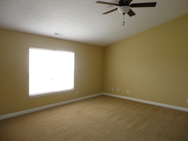 Building Photo - 960 Foxtail Ct
