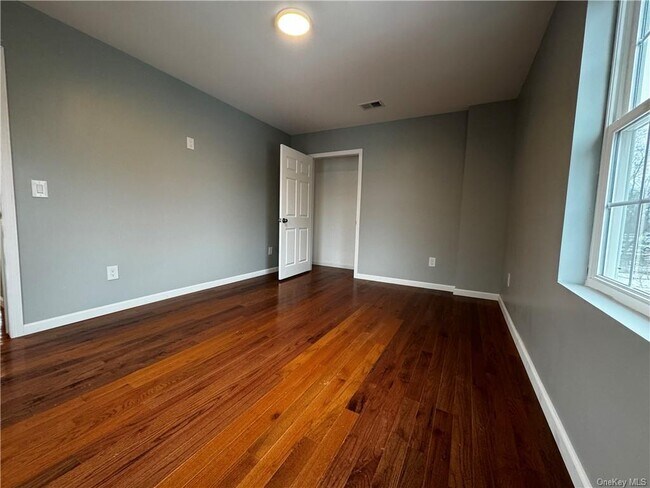 Building Photo - 8 5th Ave