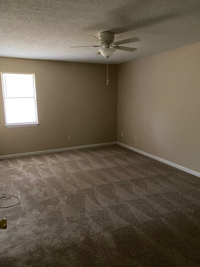 Building Photo - Beautiful home in the heart of Martinez