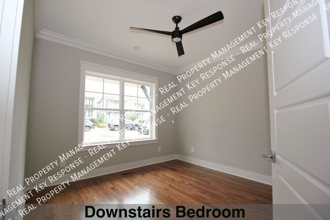Building Photo - 6113B California Avenue-