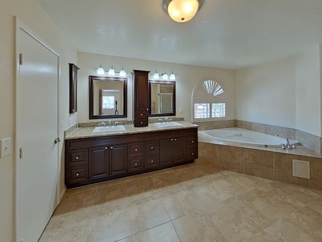 Building Photo - 743 Spruce Tree Cir