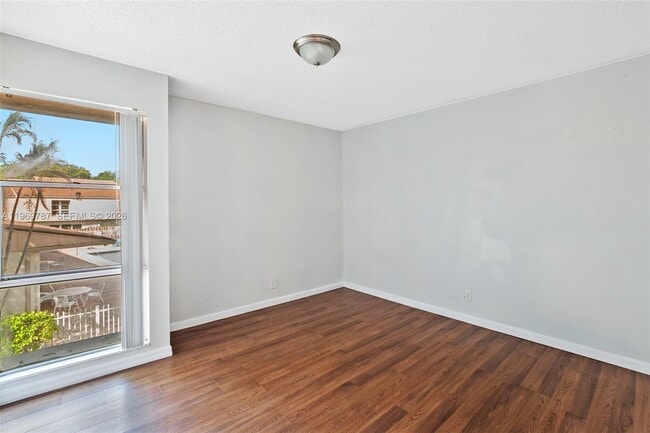 Building Photo - 833 NW 82nd Ave