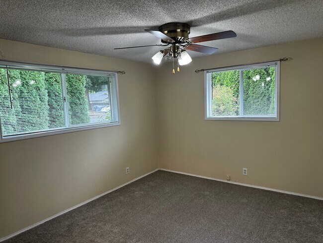 Building Photo - Beautiful 3 bedroom 2 bath house in Thurston!