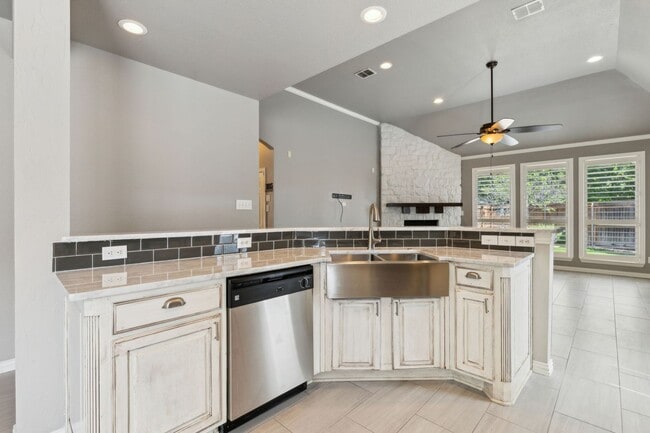 Building Photo - Elegant Living in Fountain Ridge – A Seren...