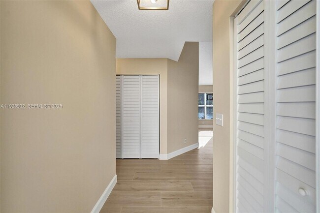 Building Photo - 9012 Lake Park Cir S