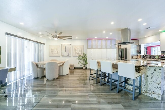 Building Photo - 2531 NE 47th St