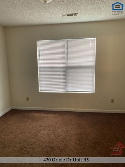 Building Photo - 430 Oriole Dr