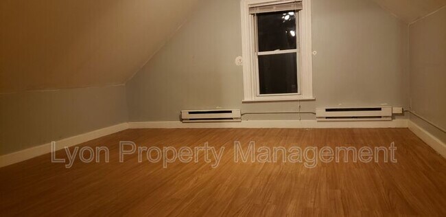 Building Photo - 218 Morris Ave