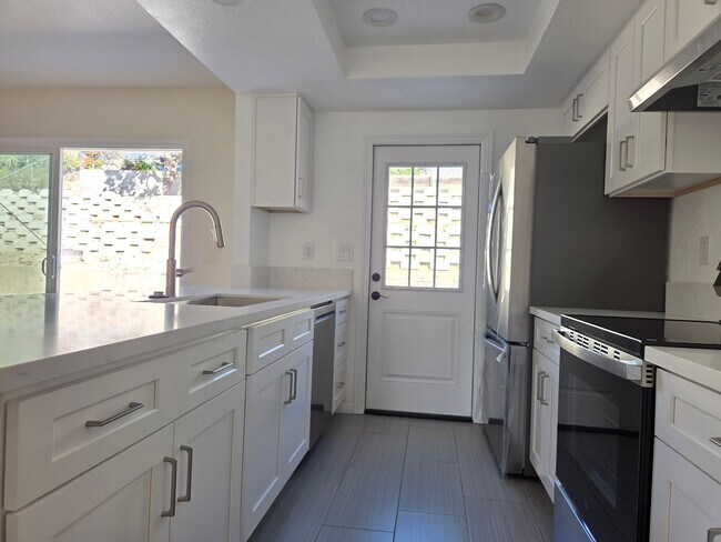 Building Photo - Private But Close to Everything in Oceanside!