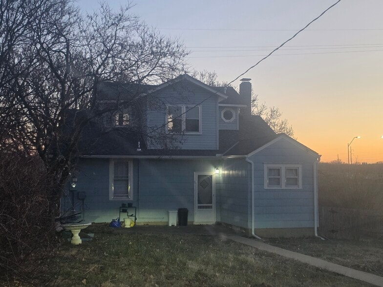 Building Photo - 300 1st St