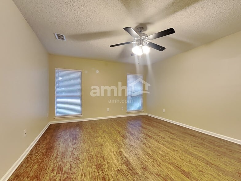 Building Photo - 164 Corral Cir