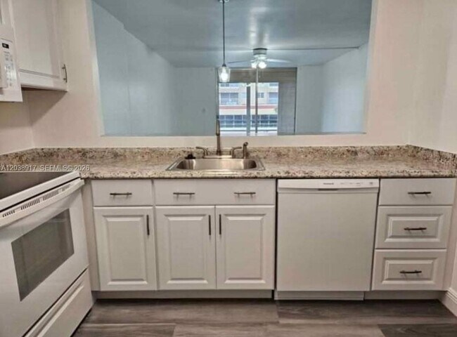 Building Photo - 404 NW 68th Ave