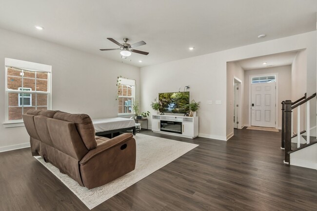 Building Photo - 302 Finnegan Ct
