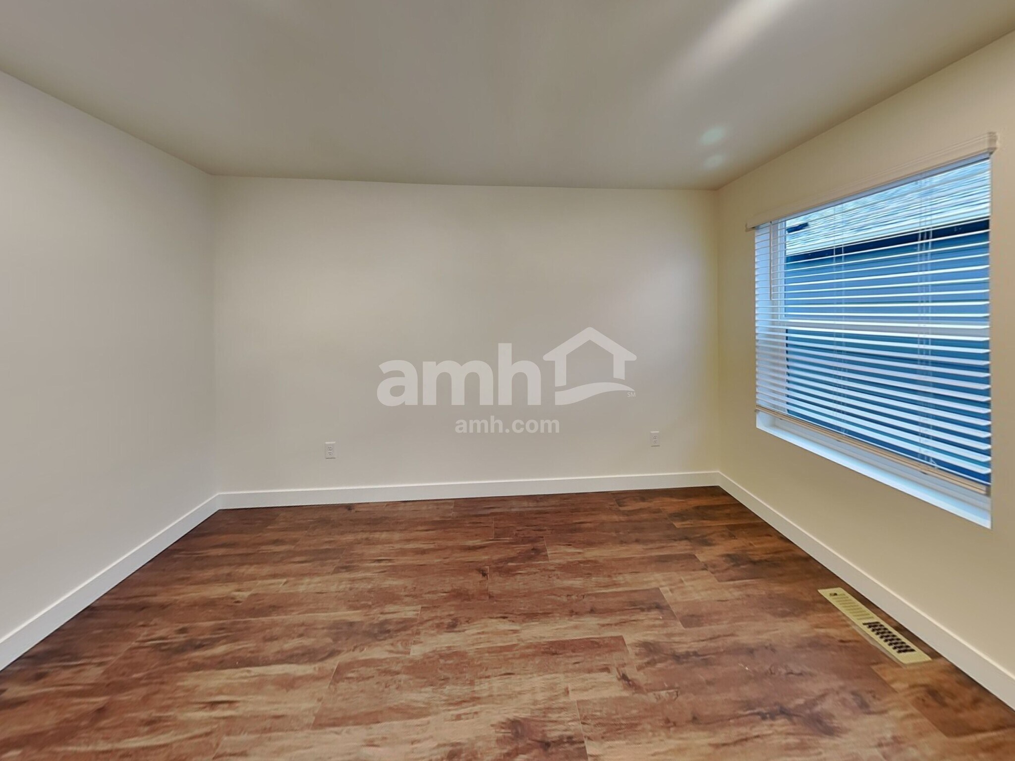 Building Photo - 8429 48th Pl NE