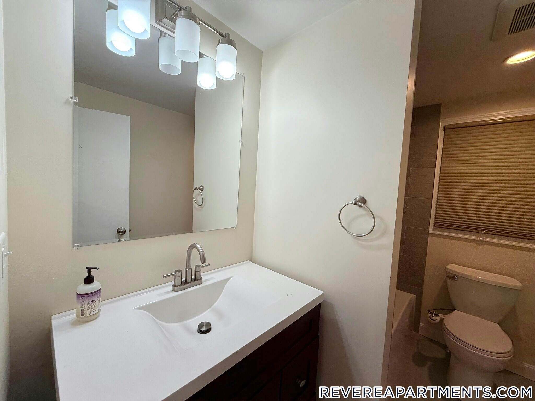 Building Photo - 48 Hauman St