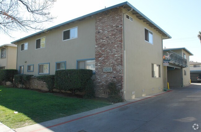 Primary Photo - Savoy Plaza Apartments
