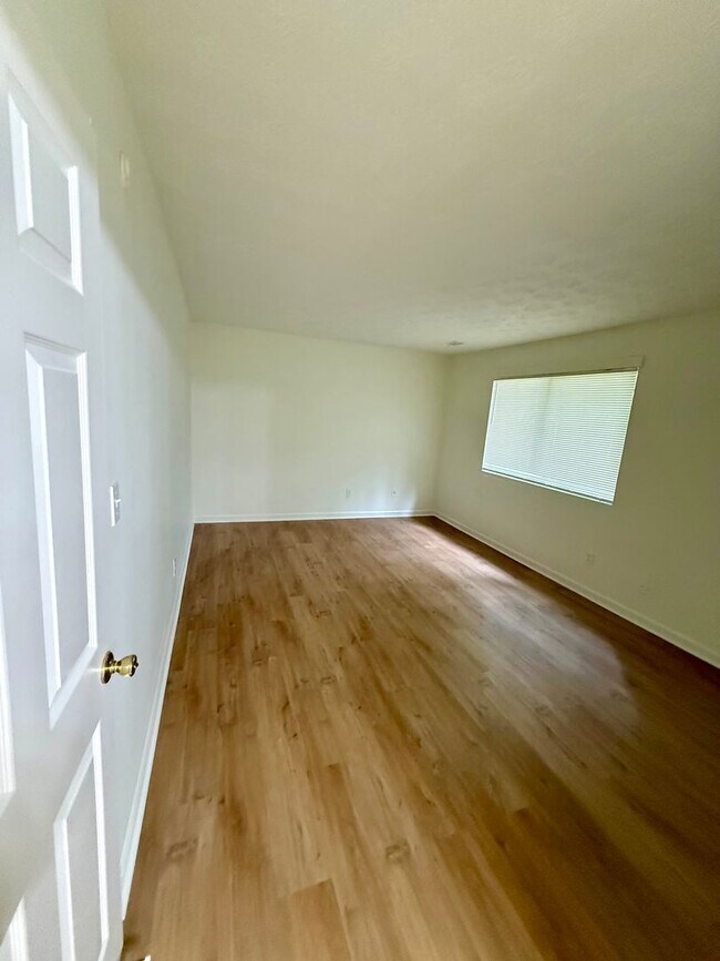 Building Photo - Newly remodeled ranch house in Jonesboro!