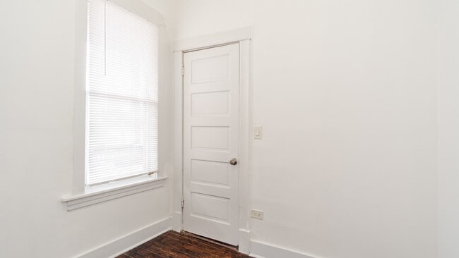 Building Photo - 4220 W Armitage Ave