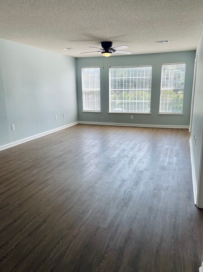 Building Photo - 1231 Ladys Island Dr