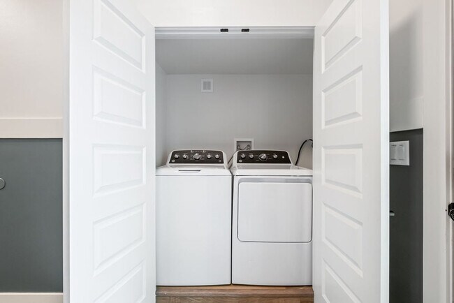 Building Photo - 238 Oleander Dr