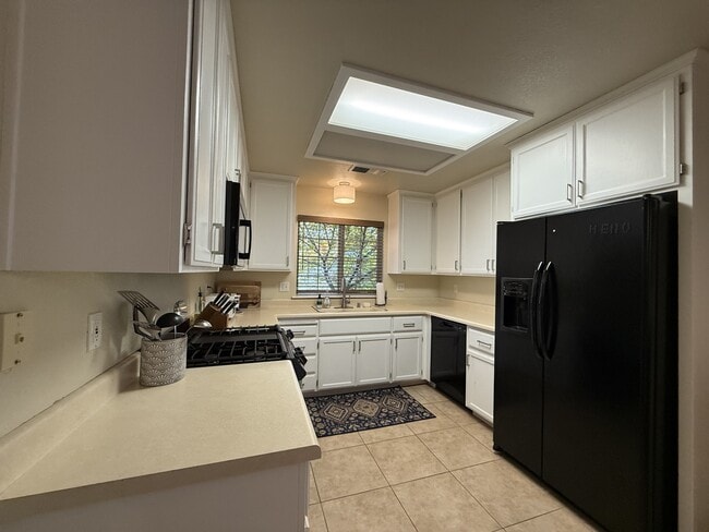 Building Photo - 1574 Kona Dr