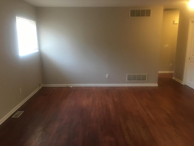 Building Photo - 1437 Roslyn St