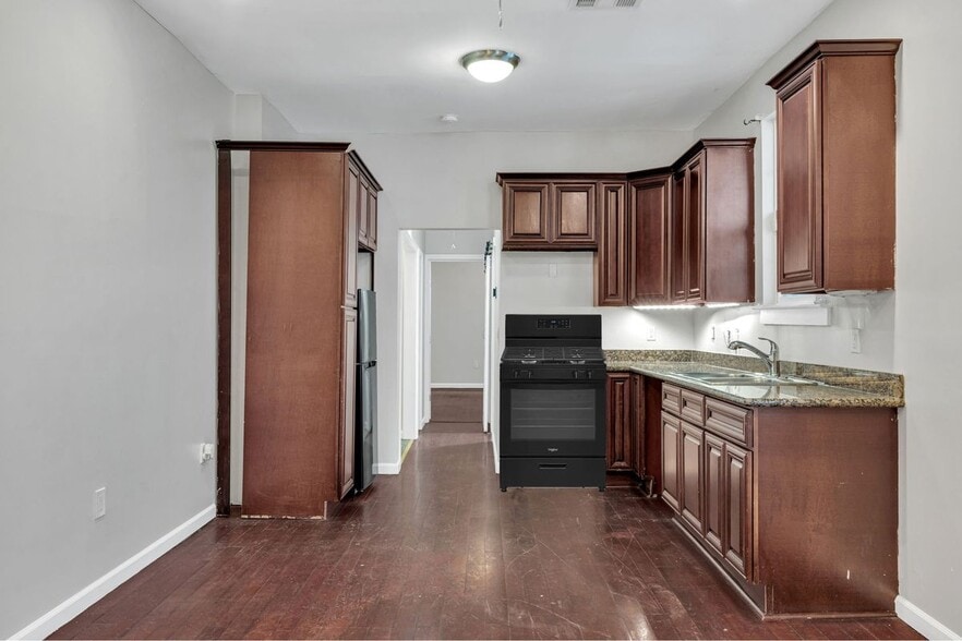 Building Photo - 3023 Burdette St